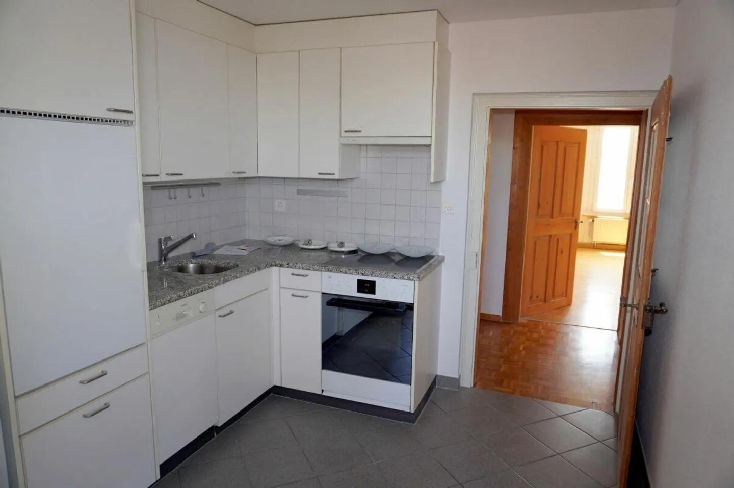 Wohnhaus mit drei Einheiten und Klein-Restaurant - Foto 7 von 18