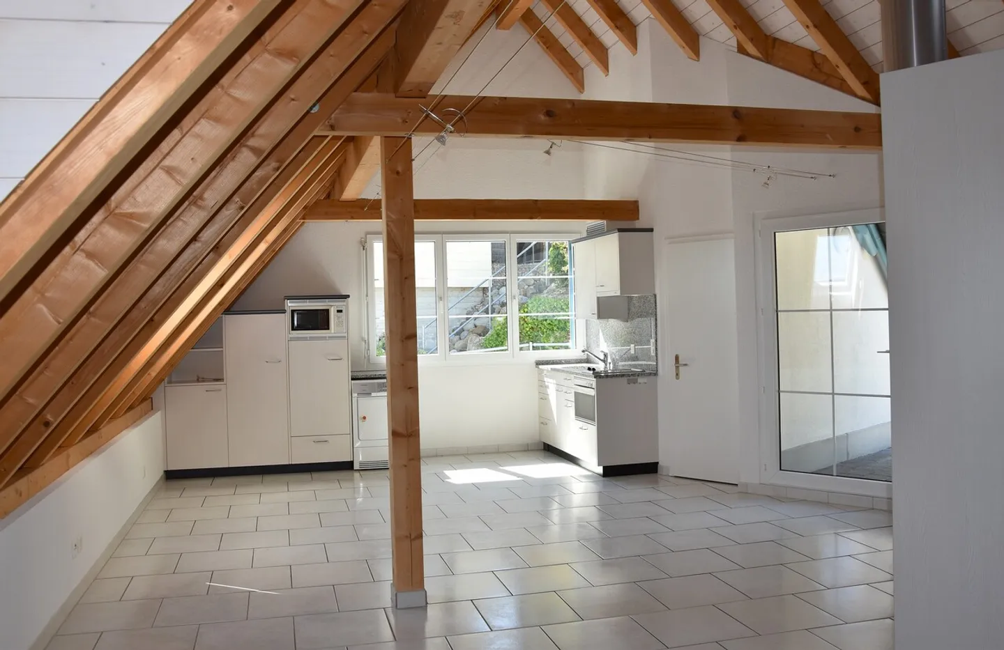 Versatile semi-detached single-family house with studio; plenty of space to live - Photo 13 of 17