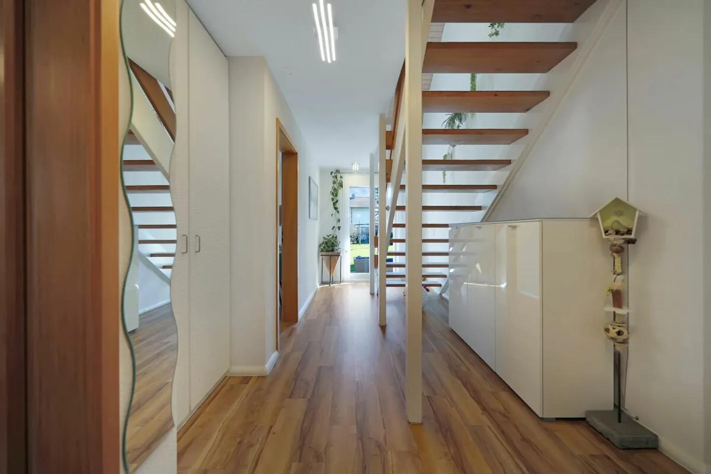 Majestic Property in Prime Location with Large Apartment and Dream Garden - Photo 8 of 16