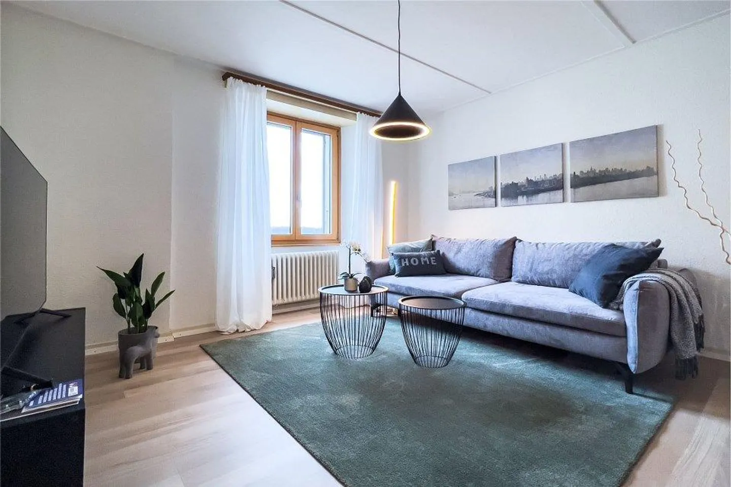 Incantevole appartamento con 3 stanze arredato - situato in posizione ideale! - Foto 1 di 12