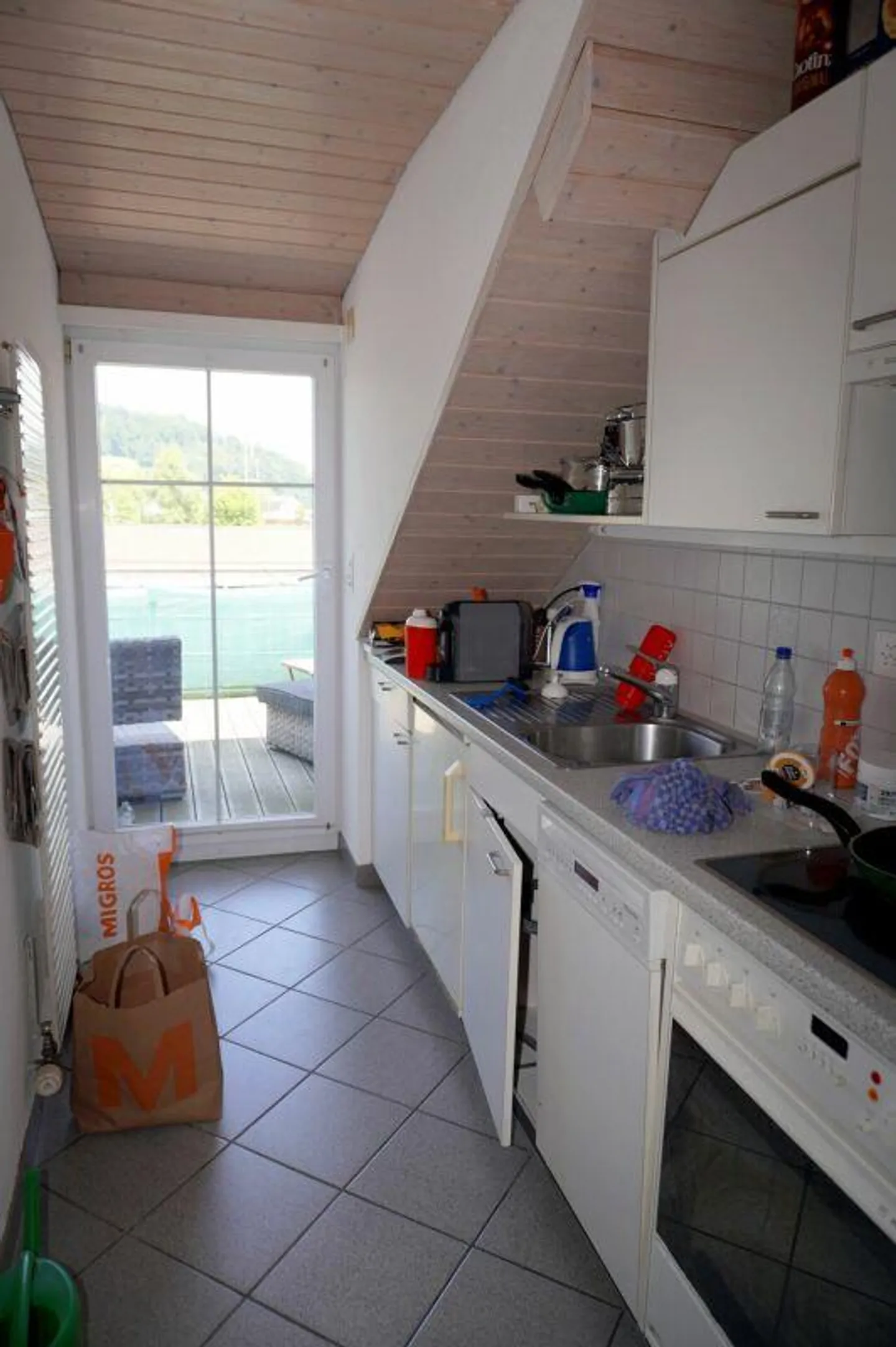 Wohnhaus mit drei Einheiten und Klein-Restaurant - Foto 14 von 18