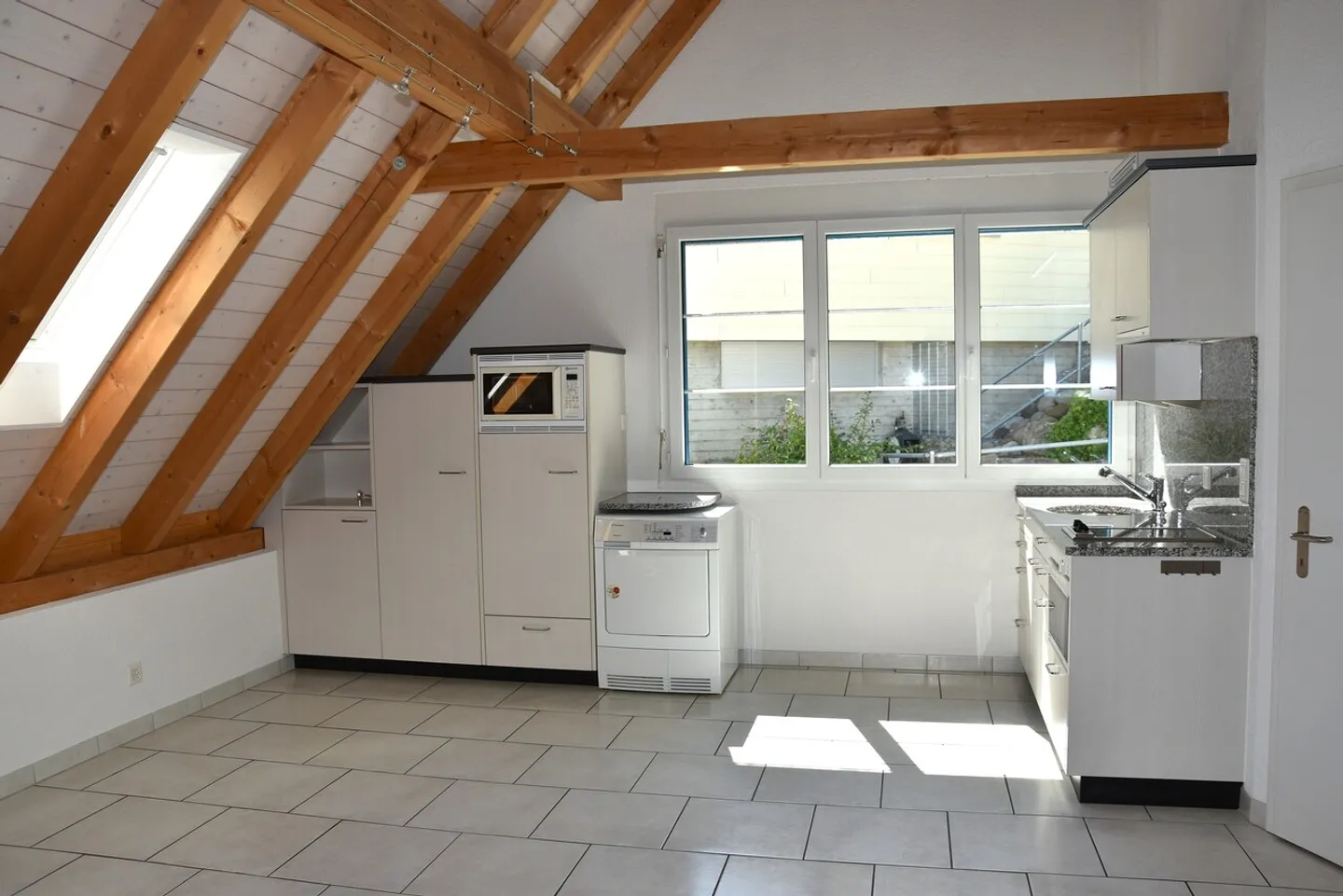 Versatile semi-detached single-family house with studio; plenty of space to live - Photo 14 of 17