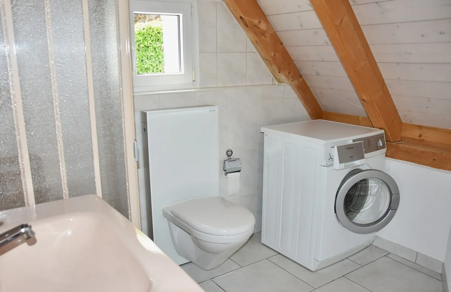 Versatile semi-detached single-family house with studio; plenty of space to live - Photo 15 of 17