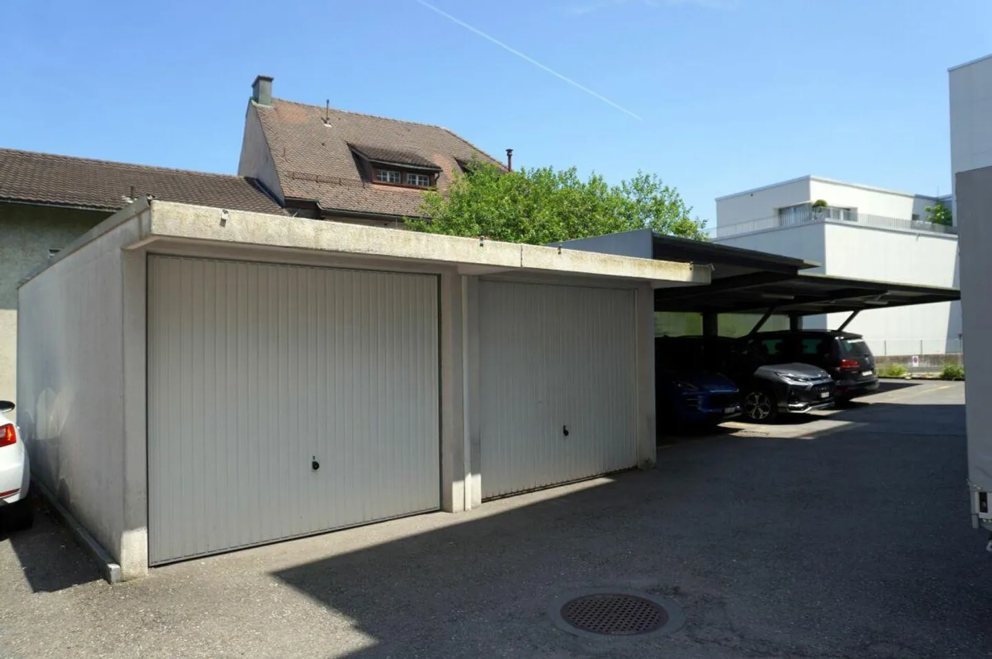 Wohnhaus mit drei Einheiten und Klein-Restaurant - Foto 17 von 18