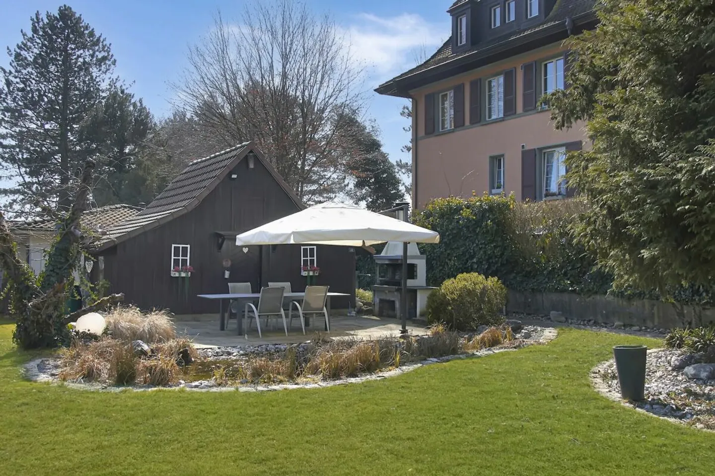 Majestic Property in Prime Location with Large Apartment and Dream Garden - Photo 14 of 16