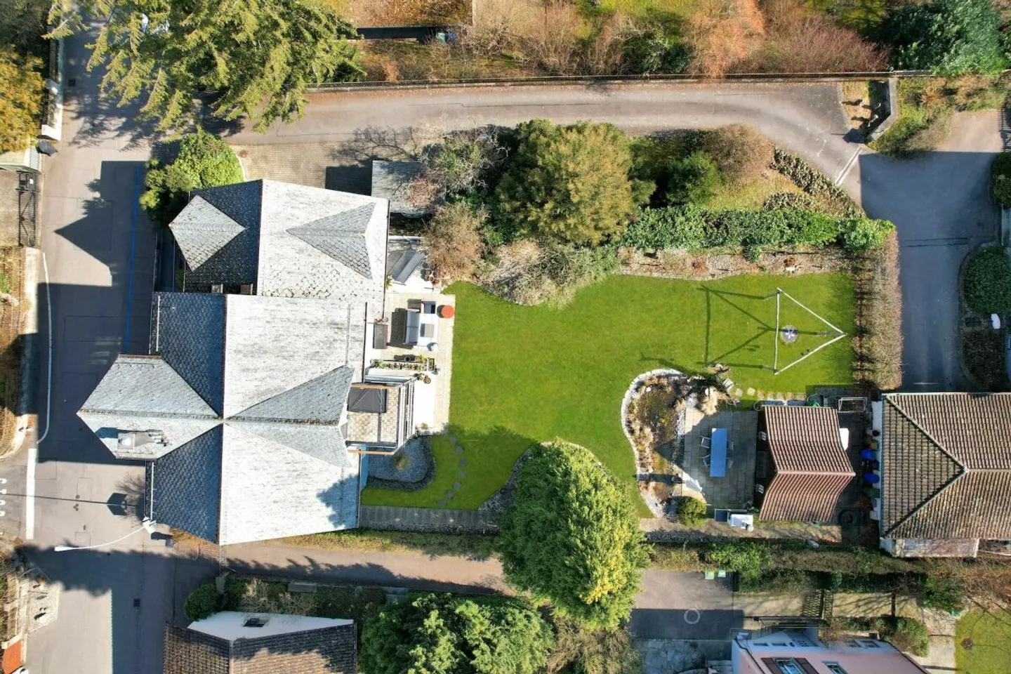 Majestic Property in Prime Location with Large Apartment and Dream Garden - Photo 16 of 16