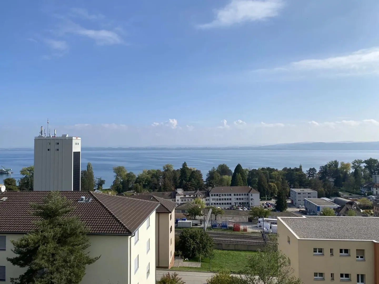 Bright 2.5-Room Apartment with Lake View - Photo 1 of 4