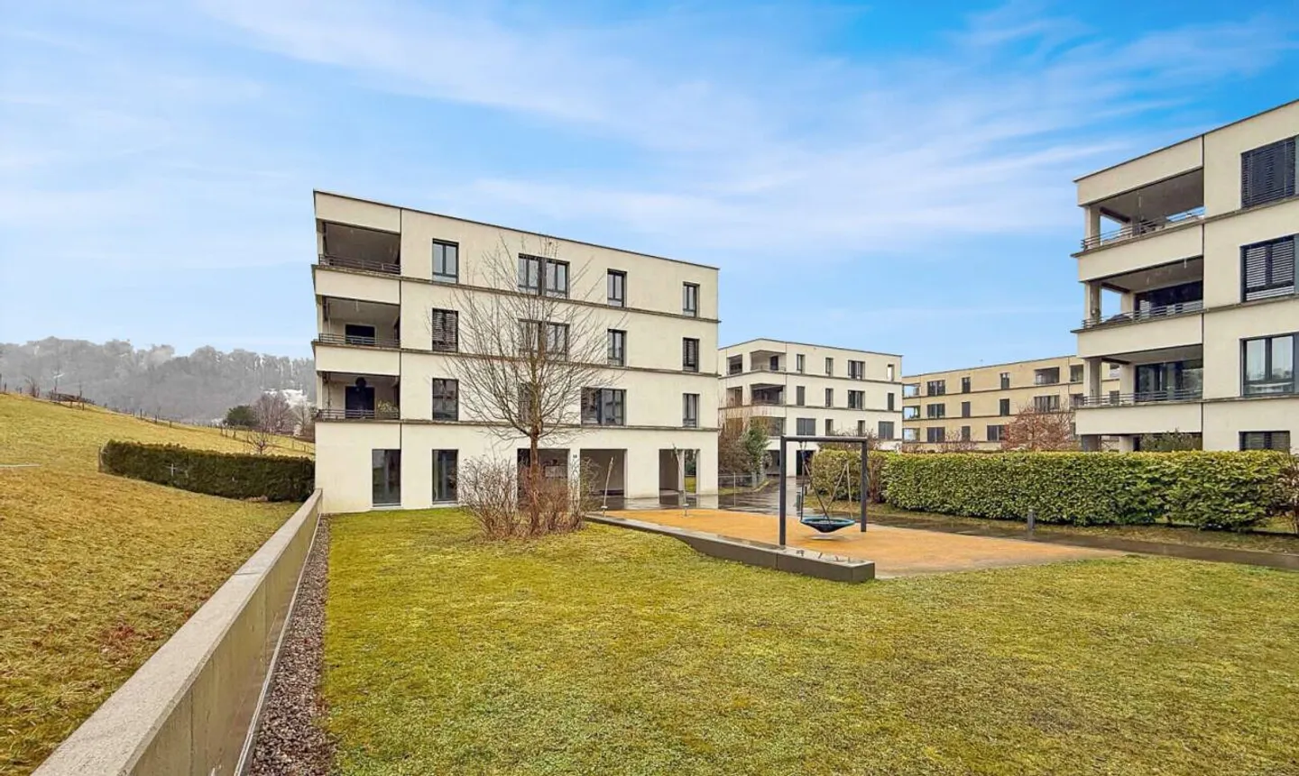 Modern 3.5-room apartment with west balcony and two underground parking spaces - Photo 1 of 11