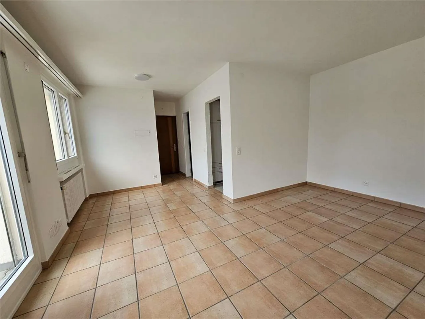 Studio apartment with terrace overlooking the lake - Photo 3 of 13