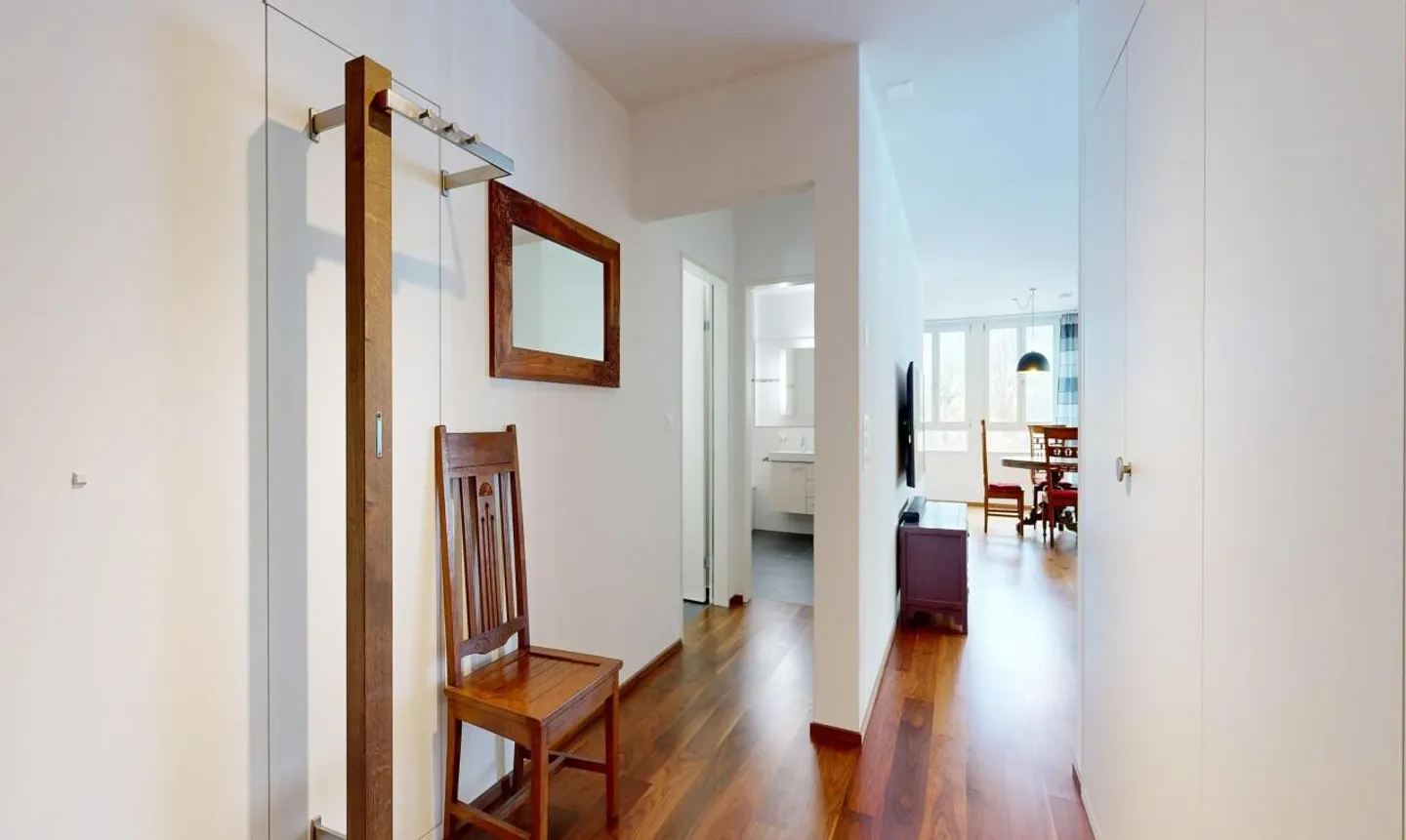 Modern 3.5-room apartment with west balcony and two underground parking spaces - Photo 2 of 11