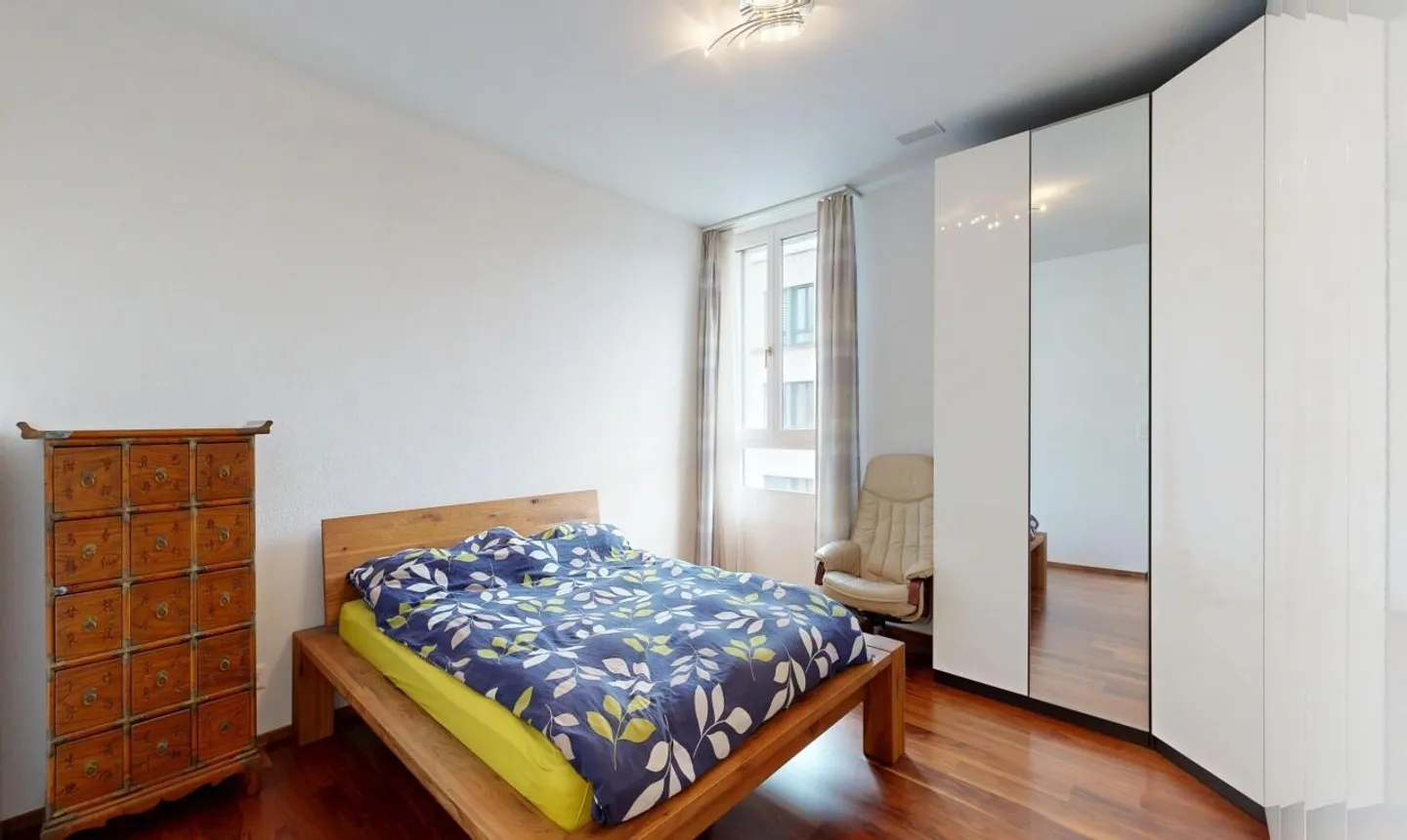 Modern 3.5-room apartment with west balcony and two underground parking spaces - Photo 8 of 11