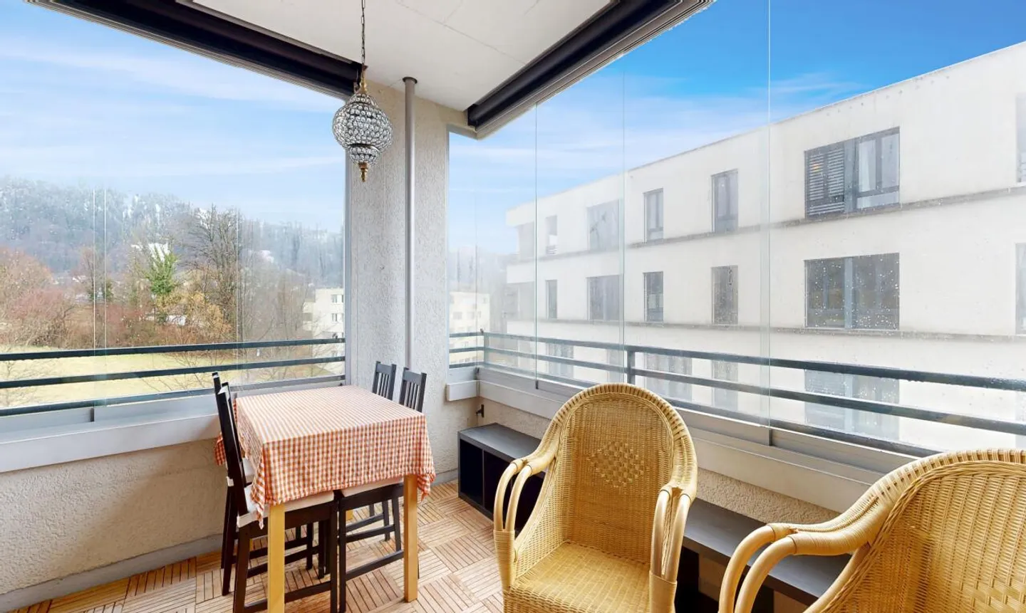 Modern 3.5-room apartment with west balcony and two underground parking spaces - Photo 10 of 11