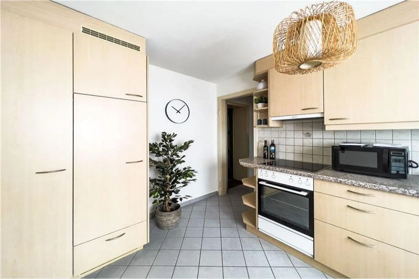 Incantevole appartamento con 3 stanze arredato - situato in posizione ideale! - Foto 8 di 12