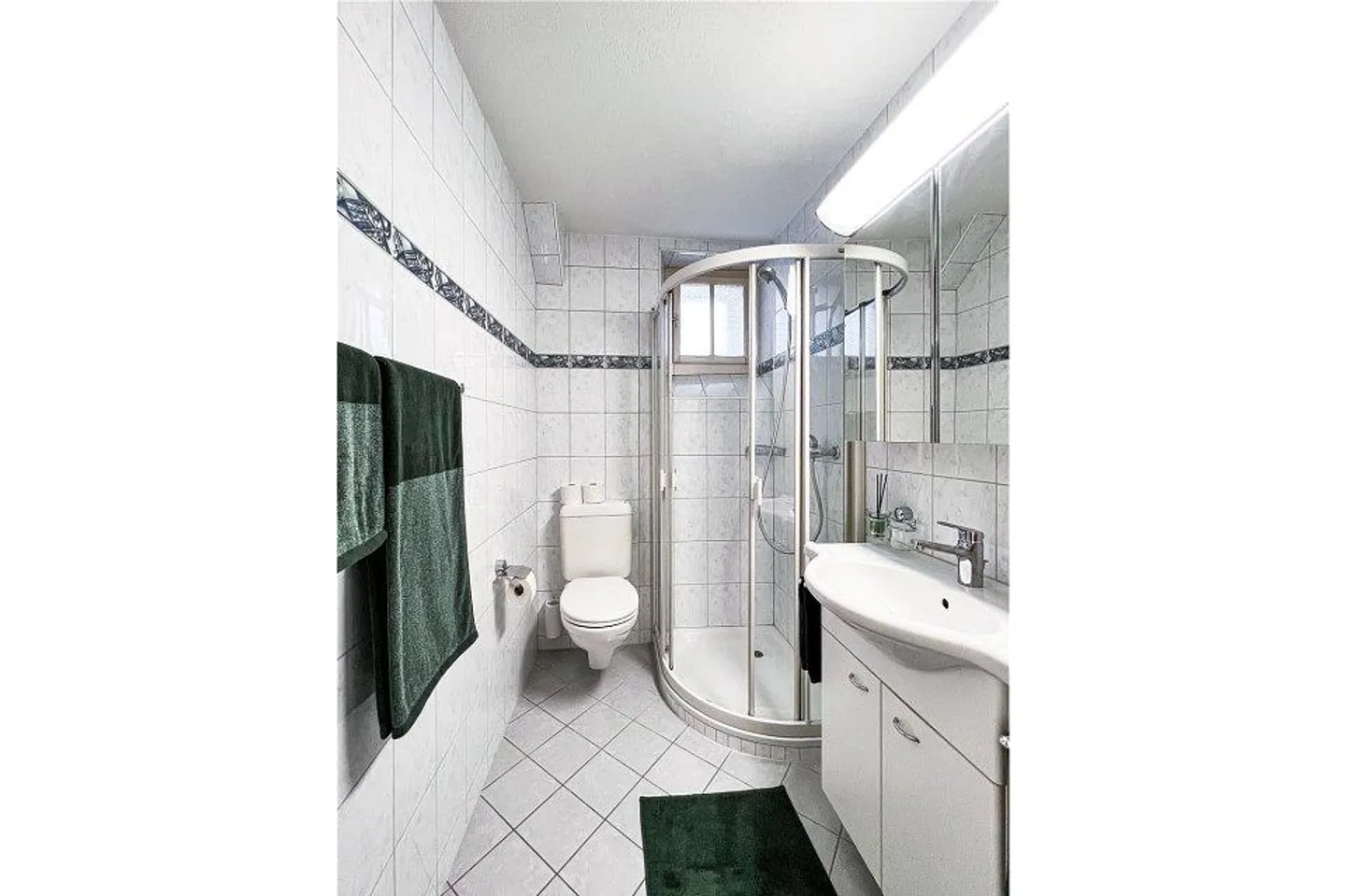 Incantevole appartamento con 3 stanze arredato - situato in posizione ideale! - Foto 10 di 12