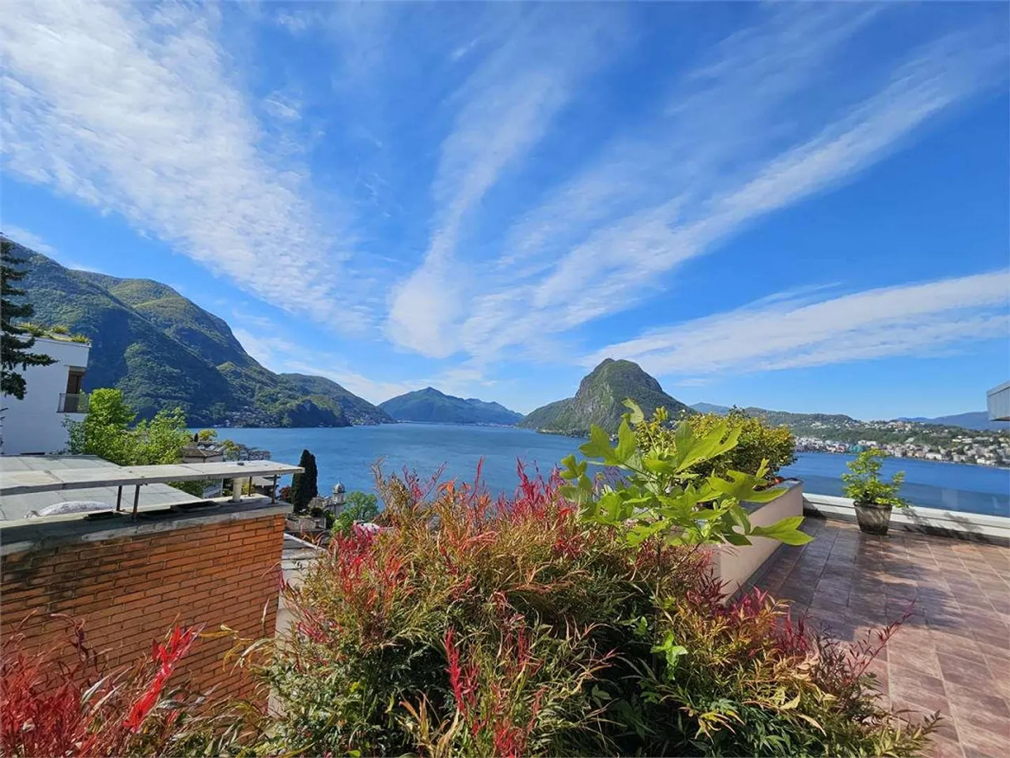 Studio apartment with terrace overlooking the lake - Photo 12 of 13