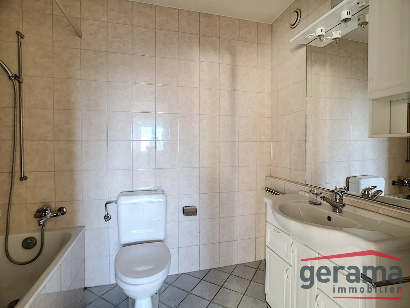 3.5 Room Apartment - Photo 4 of 6