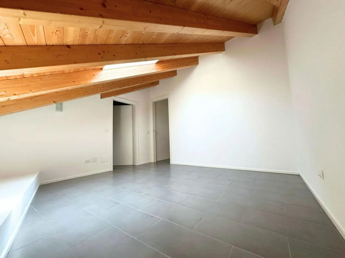 Appartamento caratteristico mansardato con 3,5 stanze, ultimo piano - Foto 13 di 20