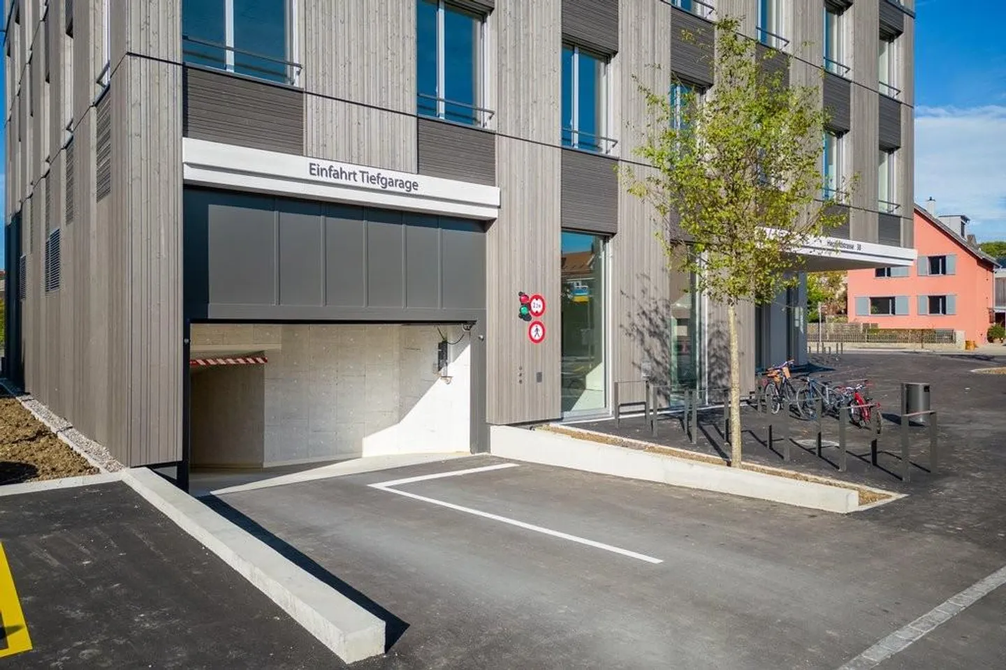 Bureau lumineux et polyvalent de 260 m2 à louer à Winterthur ! - Photo 3 sur 8