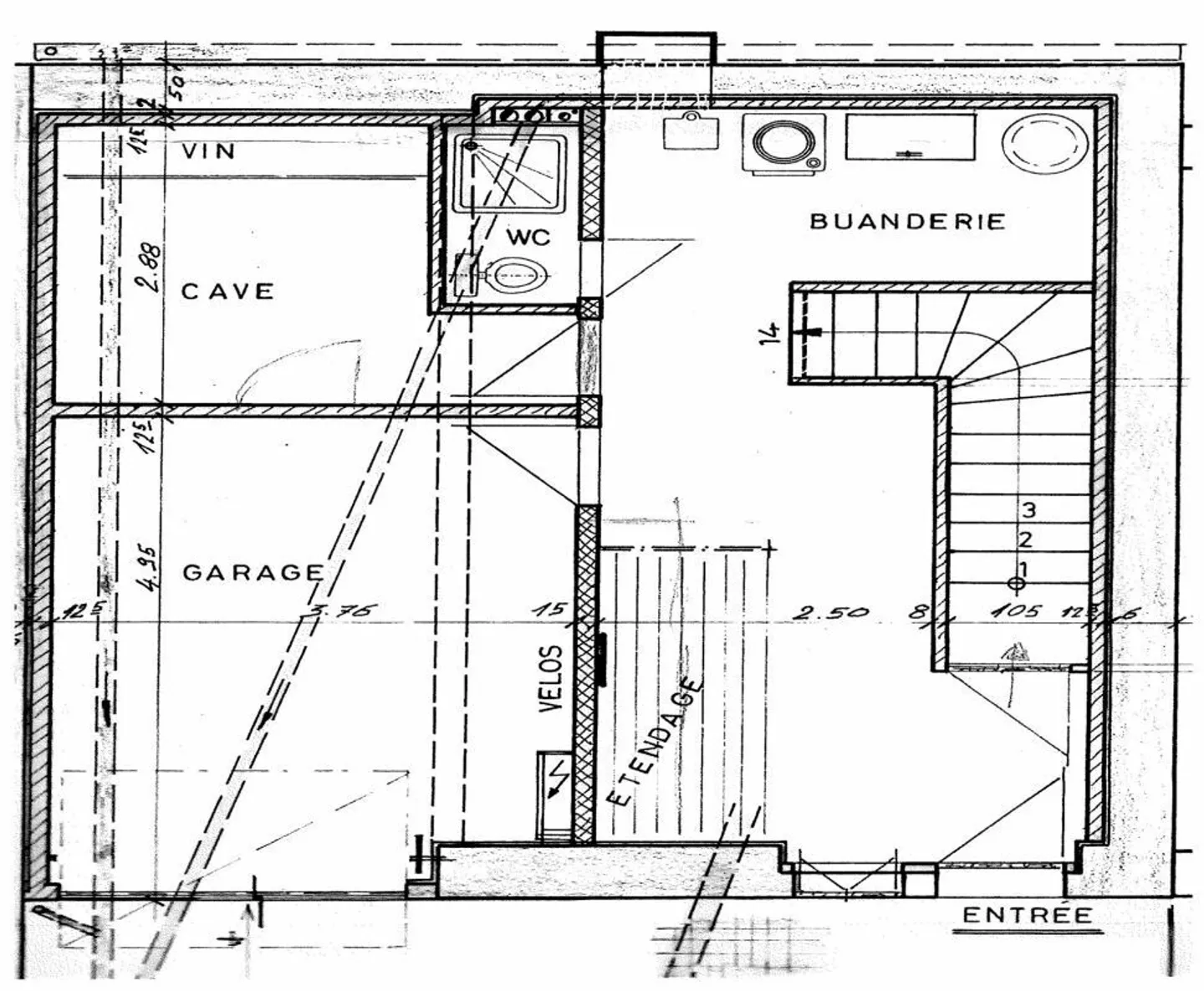 Casa di villaggio di 4,5 stanze, da ristrutturare. - Foto 1 di 18
