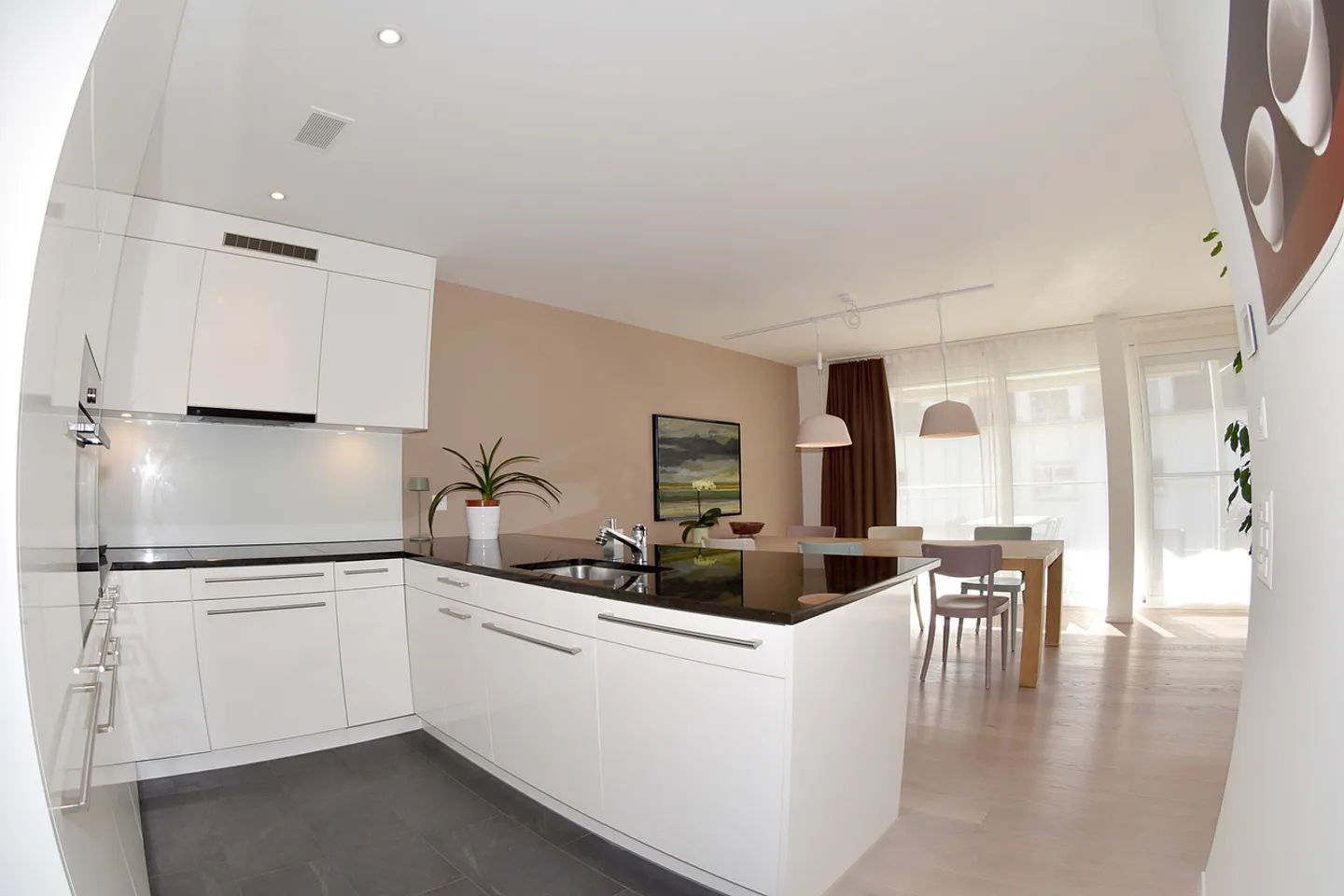 Moderno, spazioso e centrale - Foto 4 di 13