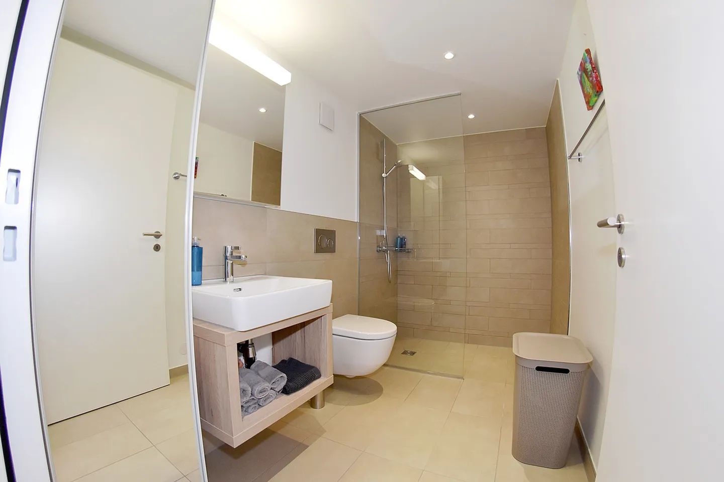 Moderno, spazioso e centrale - Foto 11 di 13