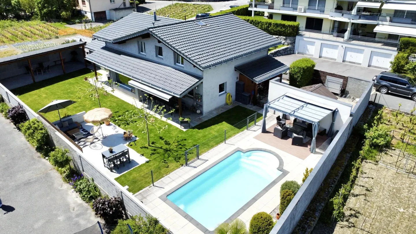 Individual Villa 7.5 Rooms in Fully - Photo 3 of 32