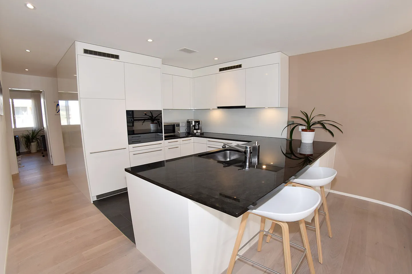 Moderno, spazioso e centrale - Foto 5 di 13