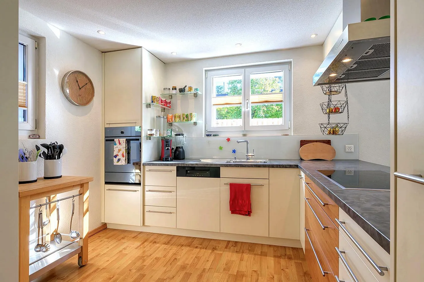 6 Zi-EFH an attraktiver Lage mit Wohlfühlgarten und Bio-Pool - Foto 10 di 15