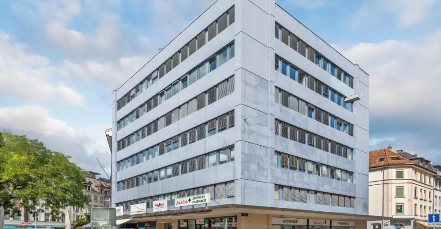 Commercial space in a prime location in the heart of Biel! - Photo 1 of 8