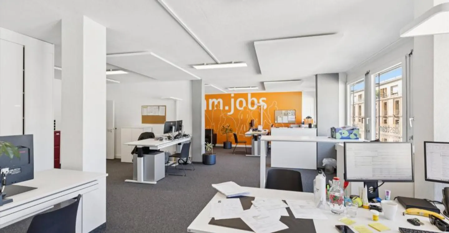 Commercial space in a prime location in the heart of Biel! - Photo 2 of 8