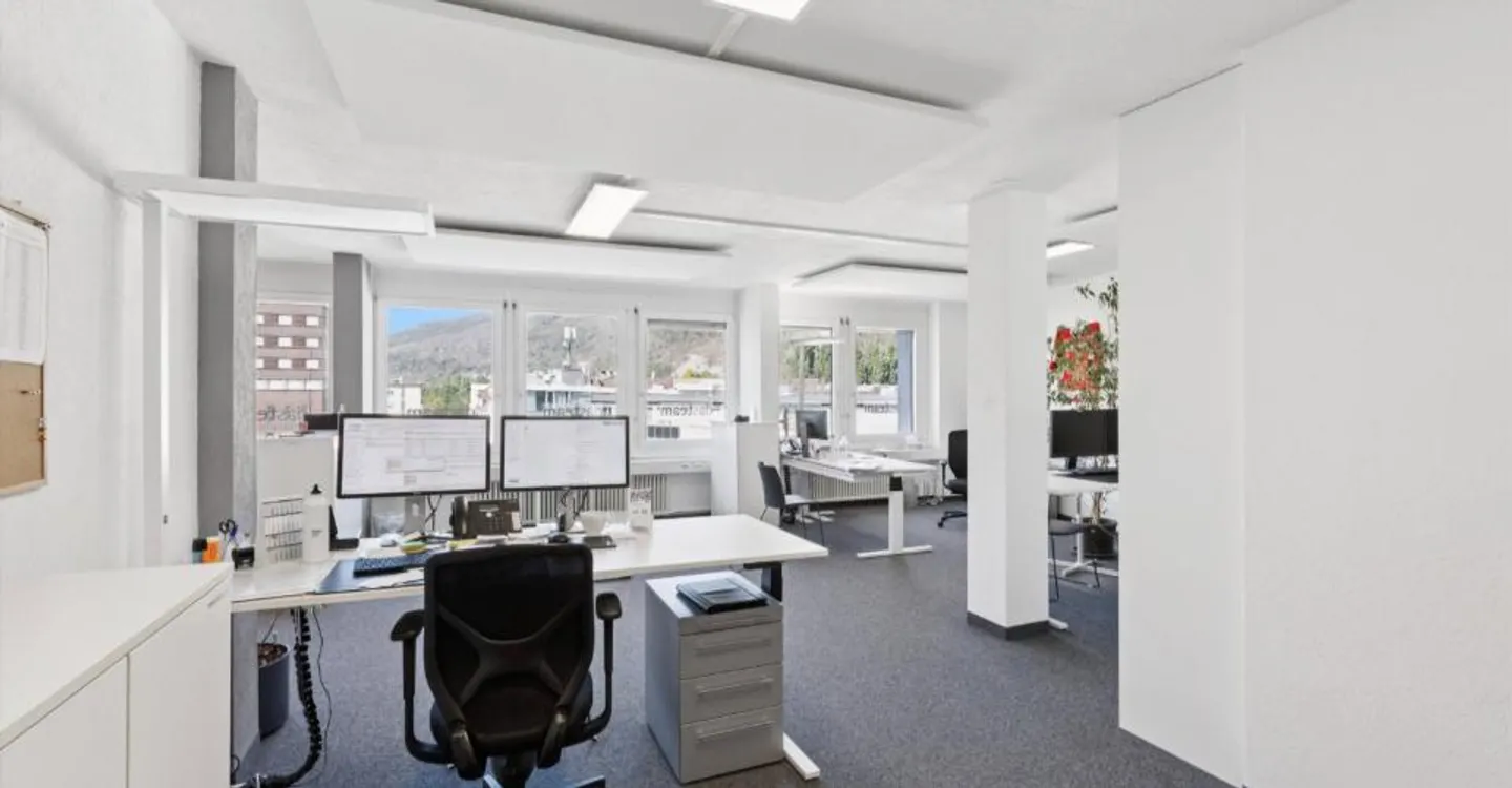 Commercial space in a prime location in the heart of Biel! - Photo 3 of 8