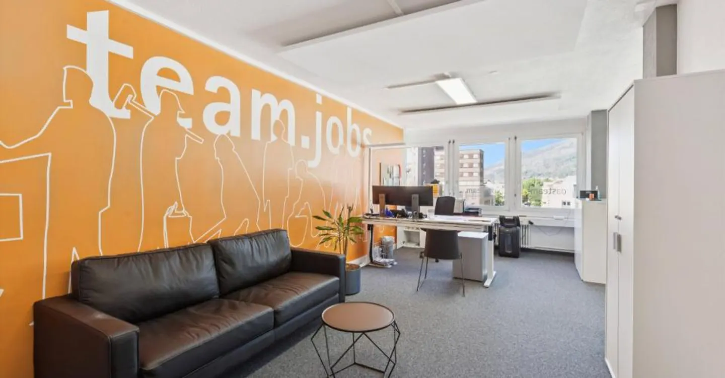 Commercial space in a prime location in the heart of Biel! - Photo 4 of 8