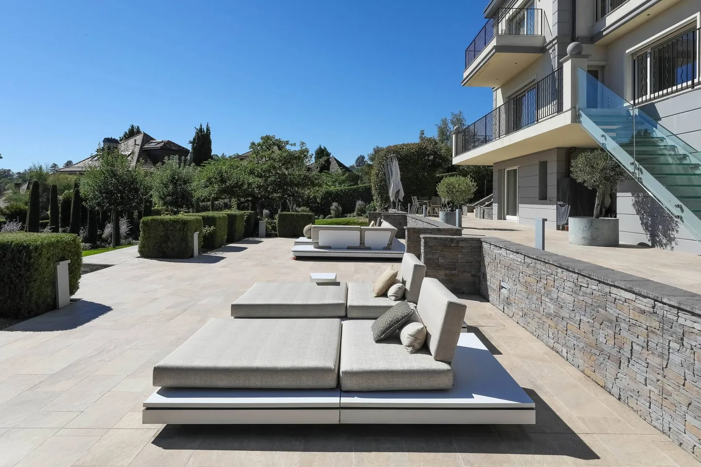 Villa contemporanea con vista lago - Foto 1 di 9