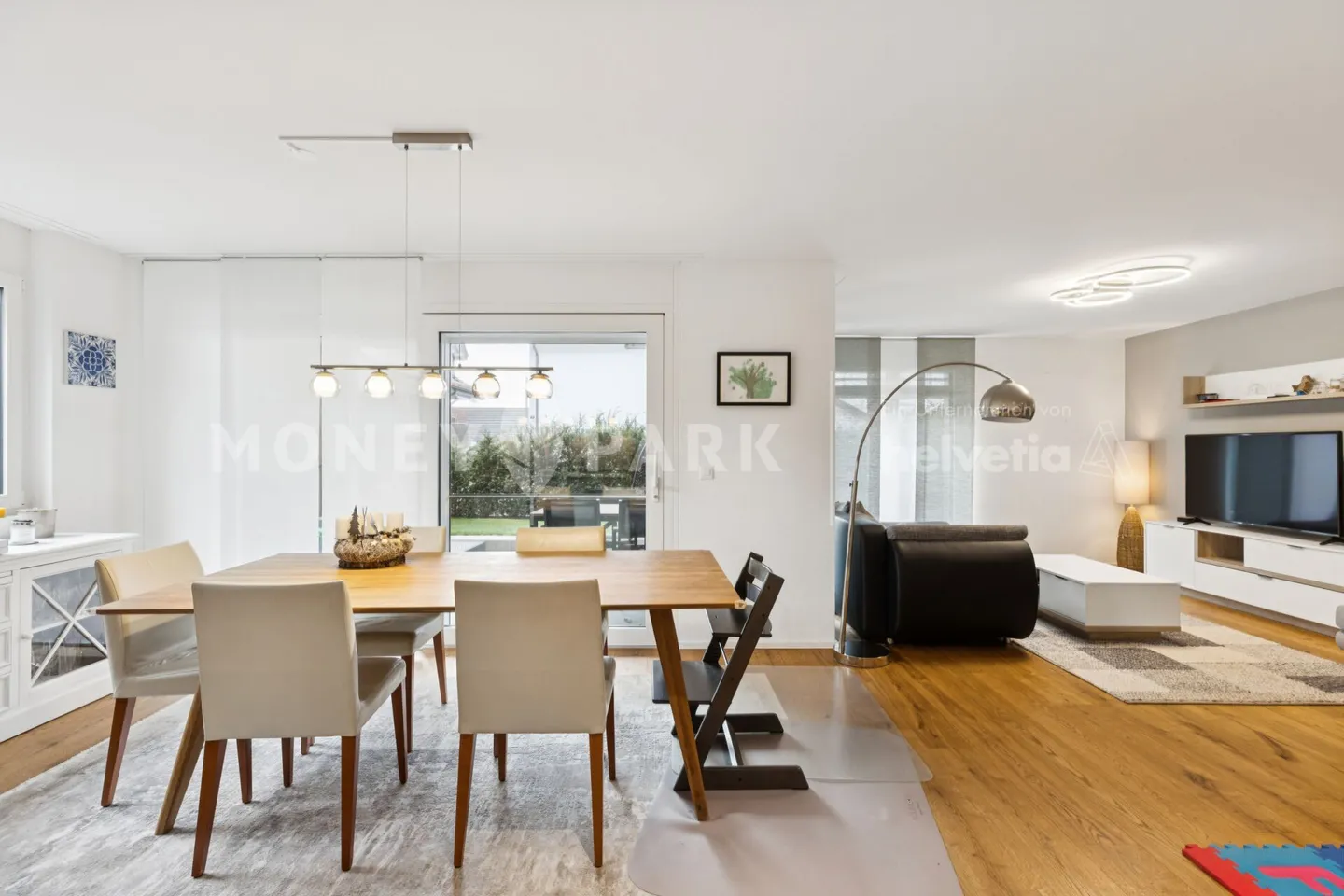 Moderne 4.5-Zimmer-Wohnung im Erdgeschoss - Foto 2 von 10