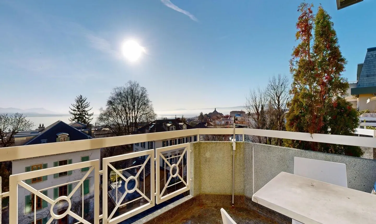 Exclusive: bright crossing apartment in a high-end PPE - Photo 2 of 11