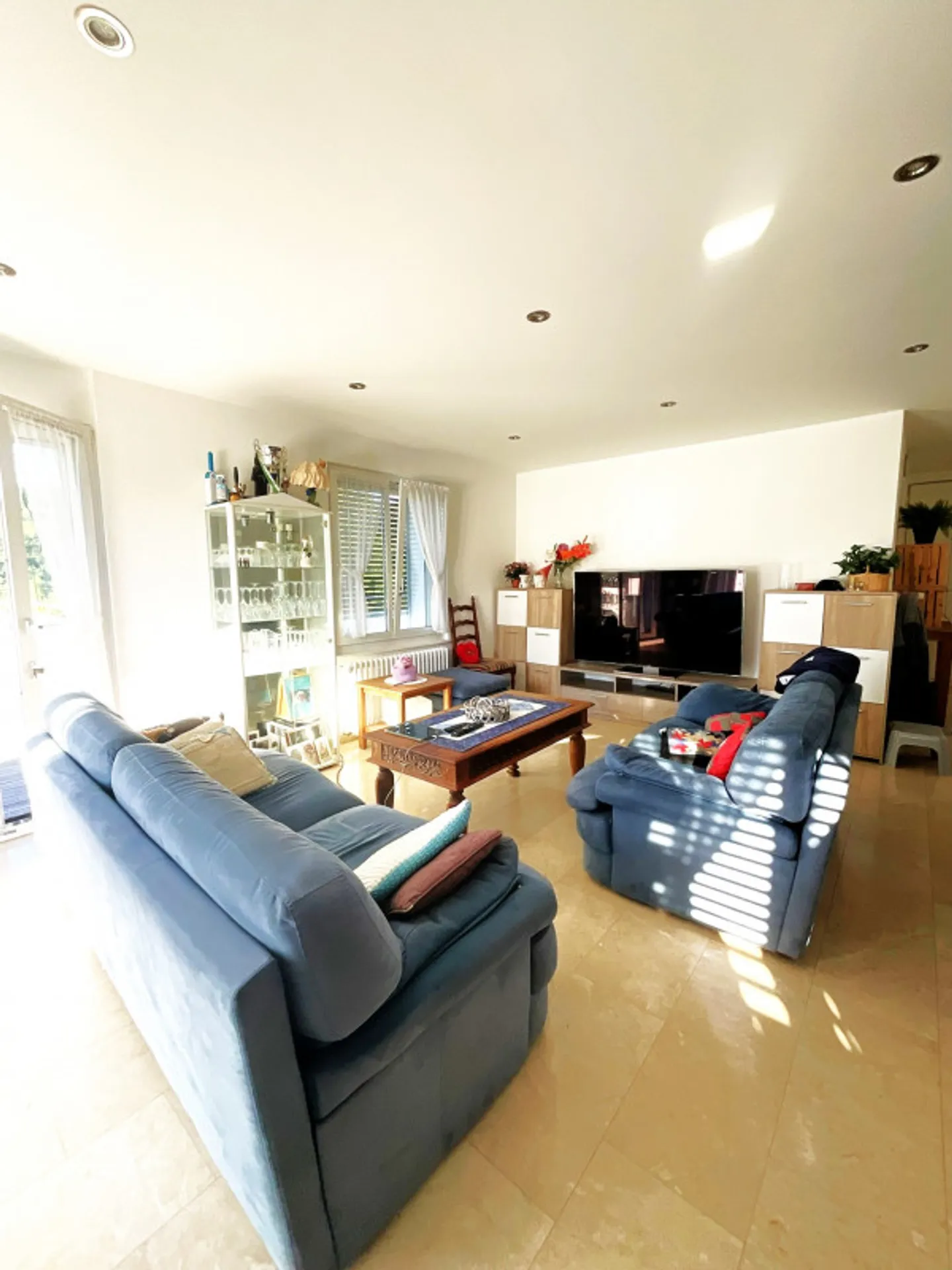 Penthalaz – Renovierte Familienvilla mit separatem Apartment - Foto 5 von 13