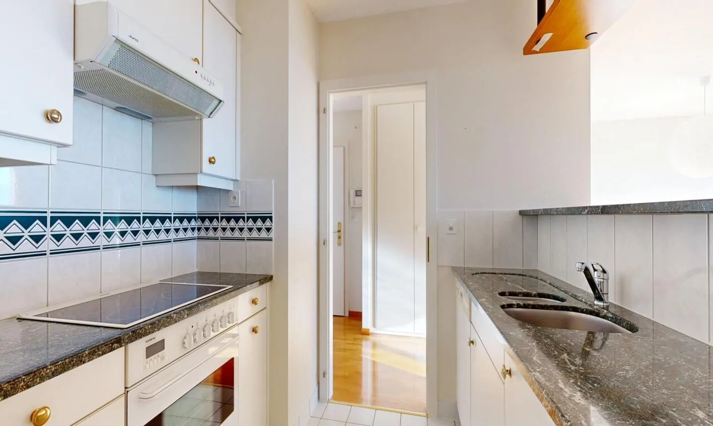 Exclusive: bright crossing apartment in a high-end PPE - Photo 8 of 11