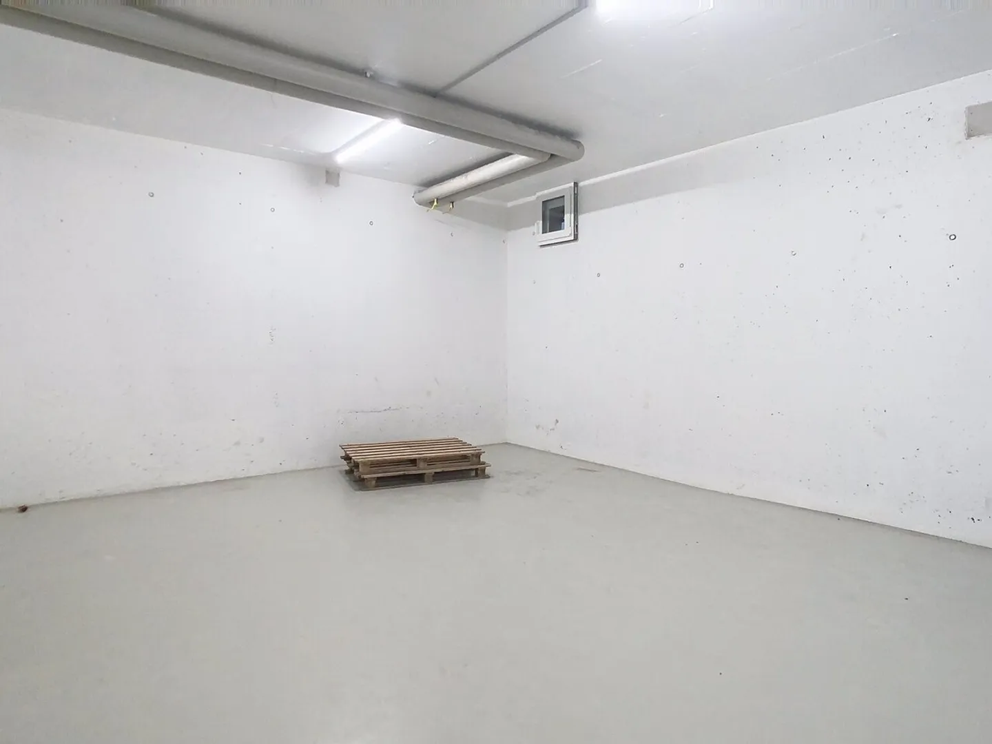 Atelier à louer - Photo 2 sur 6