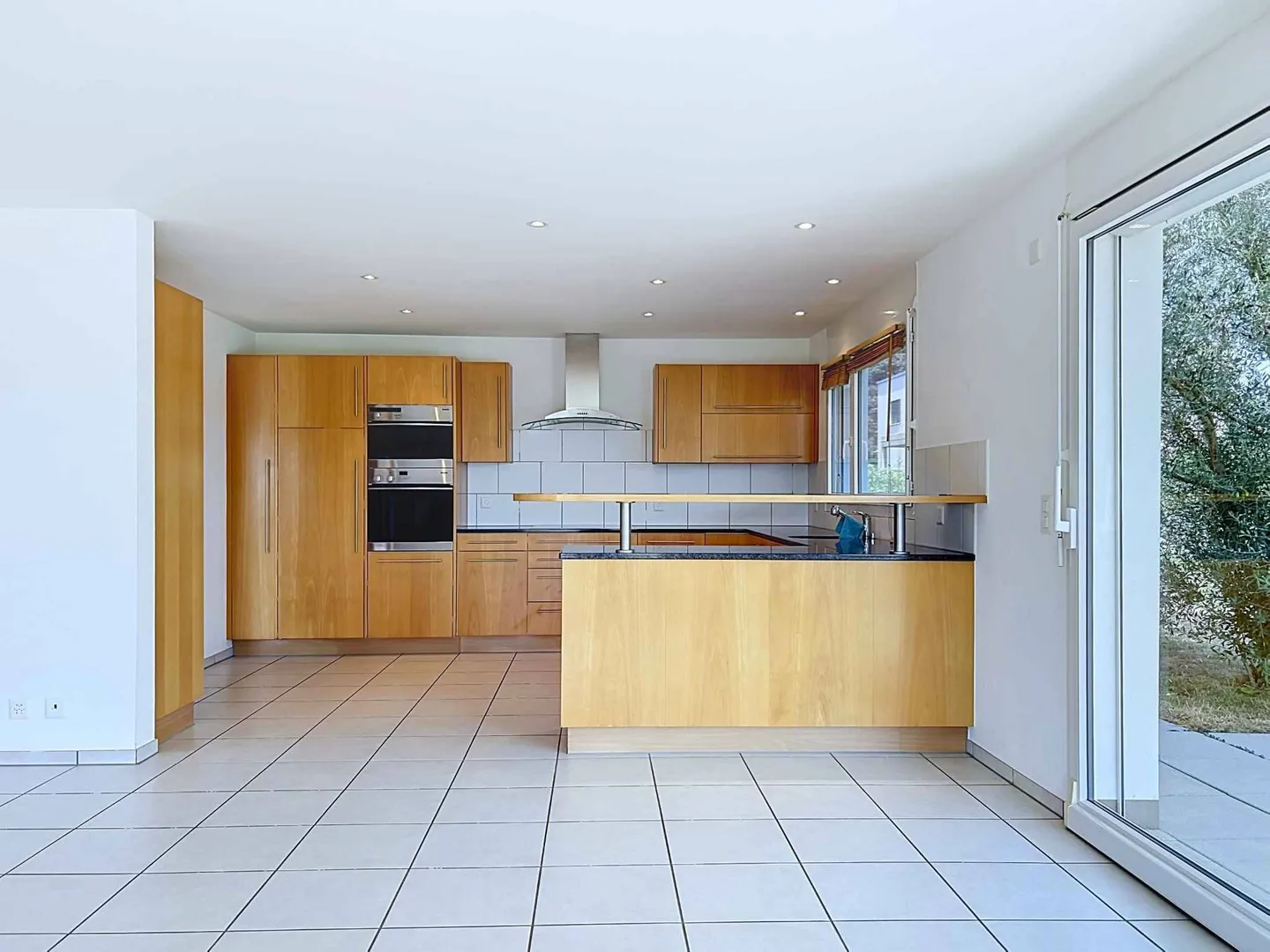 Family home in a quiet area with unobstructed views of the countryside - Photo 2 of 13