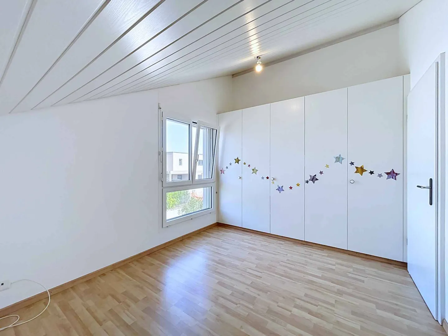 Family home in a quiet area with unobstructed views of the countryside - Photo 7 of 13