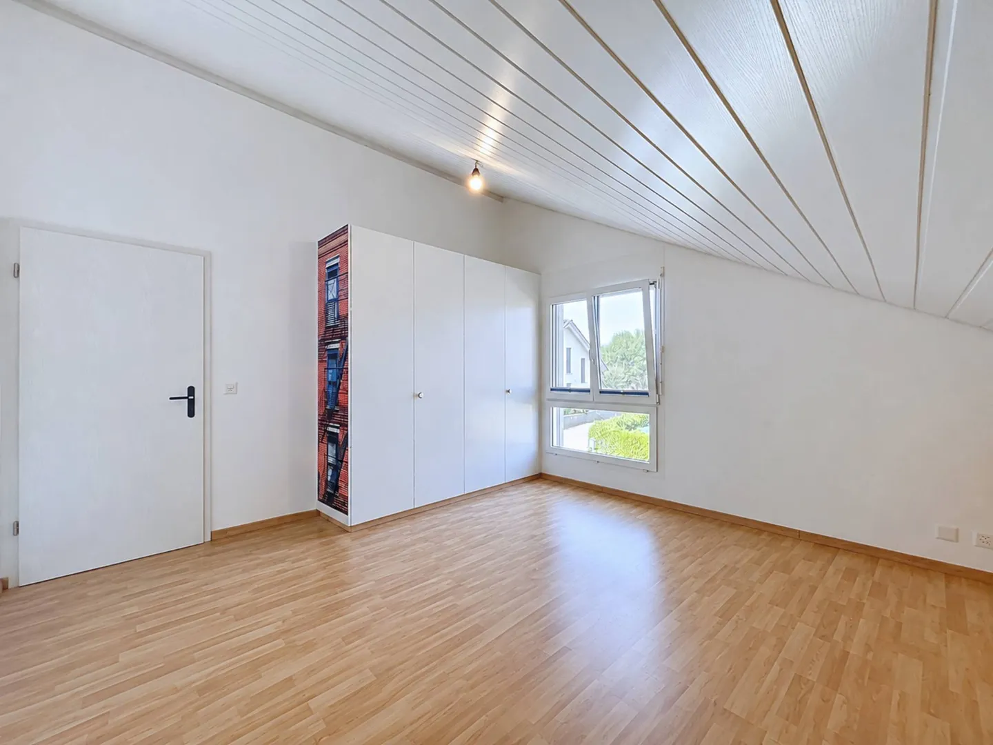 Family home in a quiet area with unobstructed views of the countryside - Photo 8 of 13