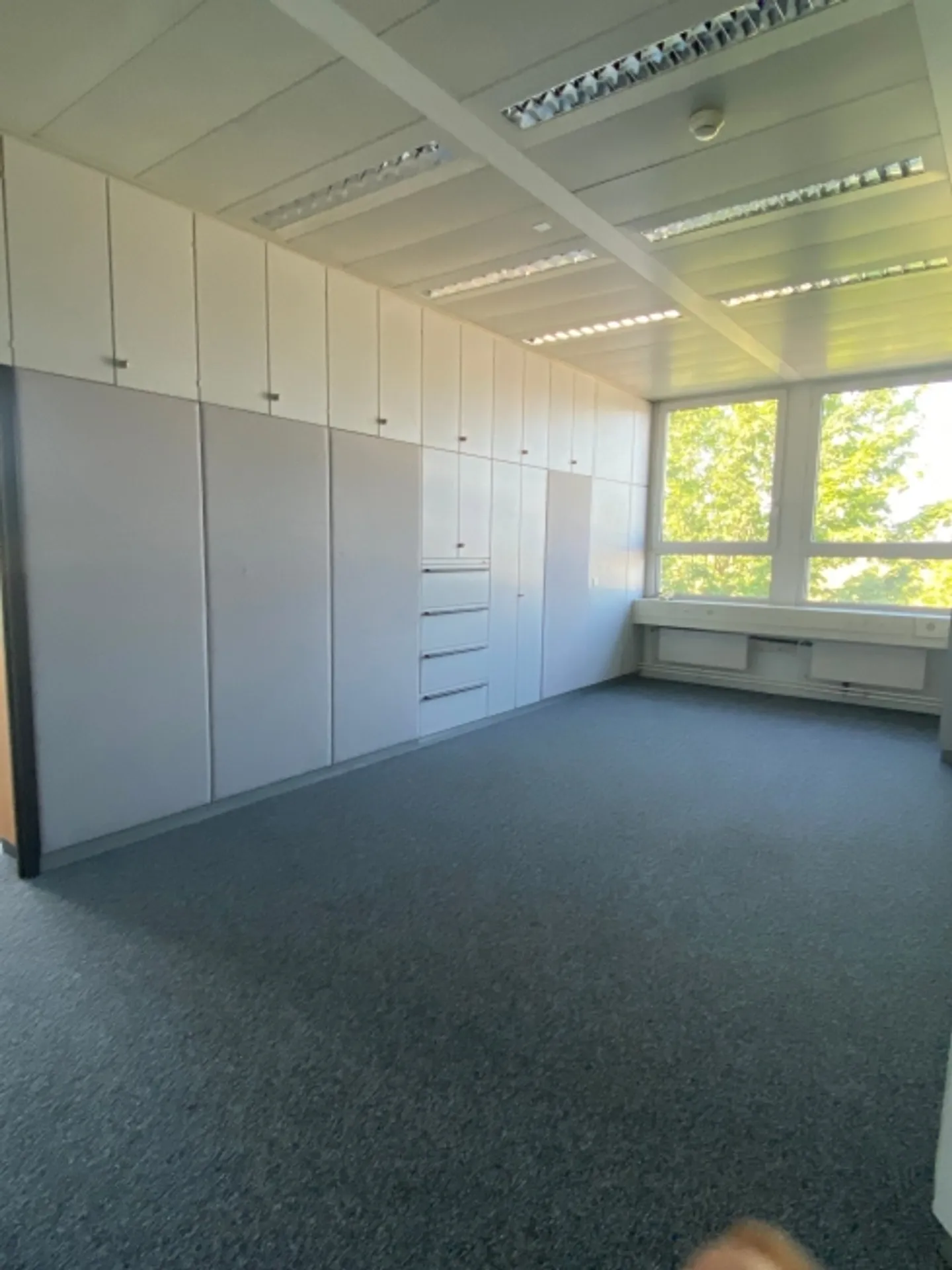150m2 / CHF 160.--/m2/Anno - Foto 1 di 6