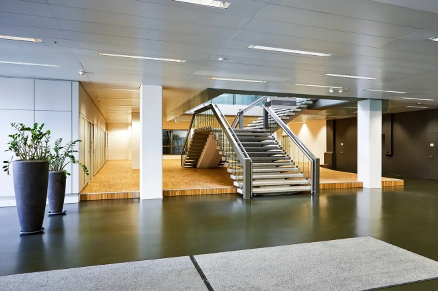 150m2 / CHF 160.--/m2/Anno - Foto 4 di 6