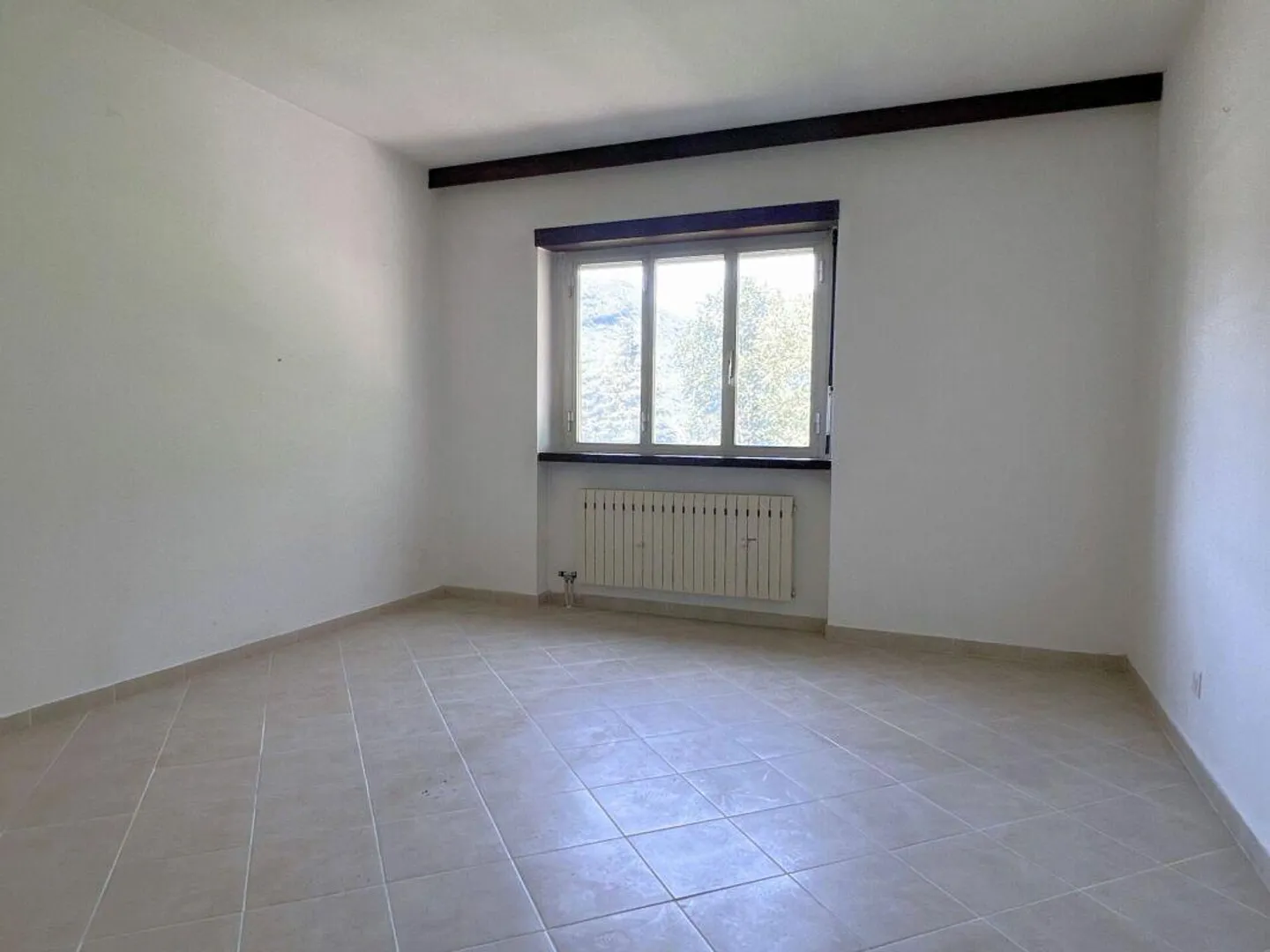 Casa unifamiliare con piscina nel verde - Foto 12 di 22