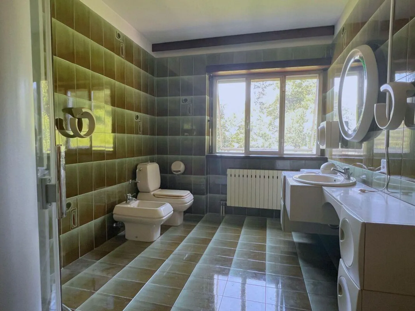 Casa unifamiliare con piscina nel verde - Foto 14 di 22