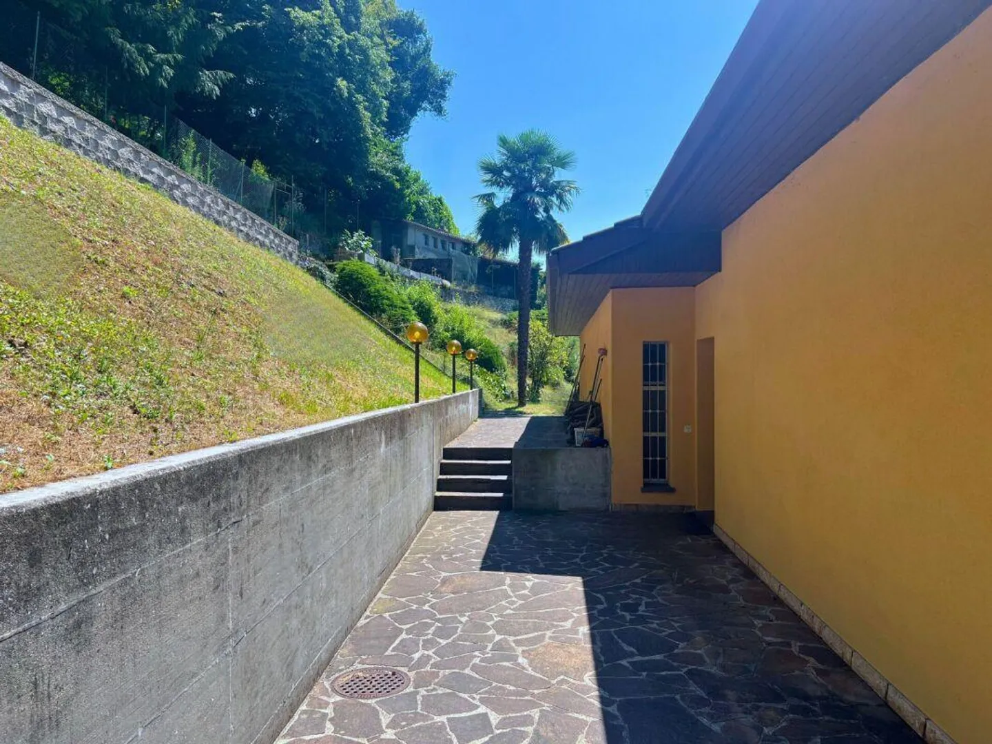 Casa unifamiliare con piscina nel verde - Foto 15 di 22