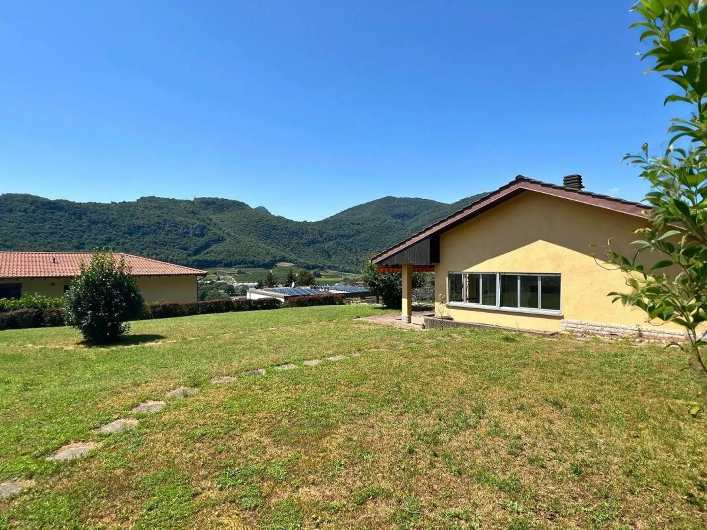 Casa unifamiliare con piscina nel verde - Foto 16 di 22