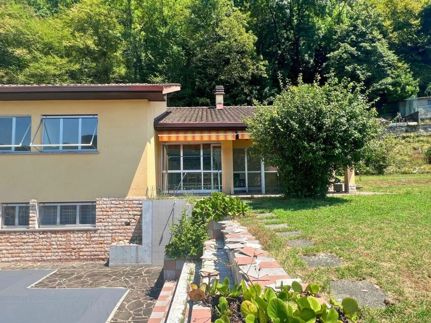 Casa unifamiliare con piscina nel verde - Foto 21 di 22