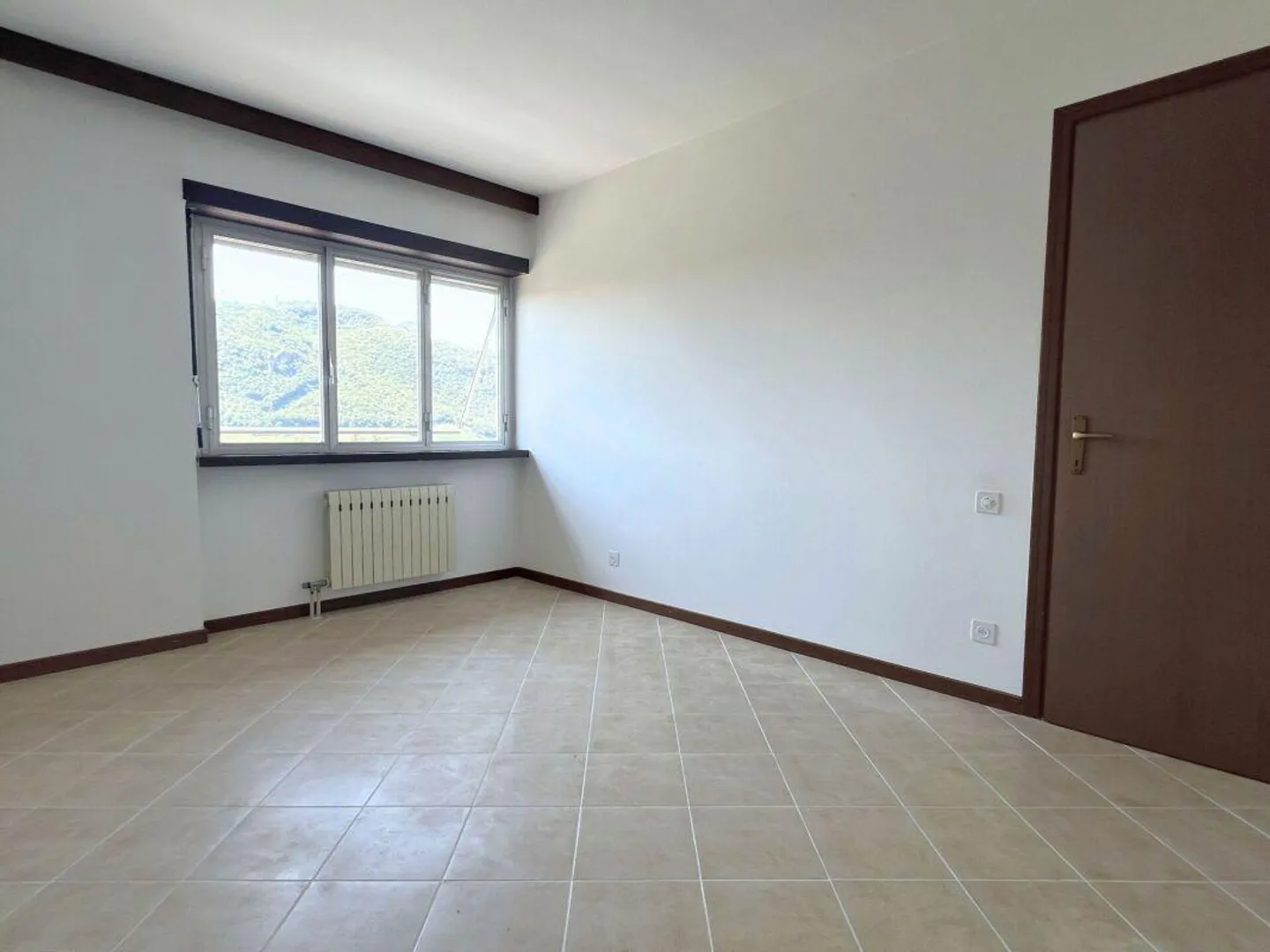 Casa unifamiliare con piscina nel verde - Foto 10 di 22