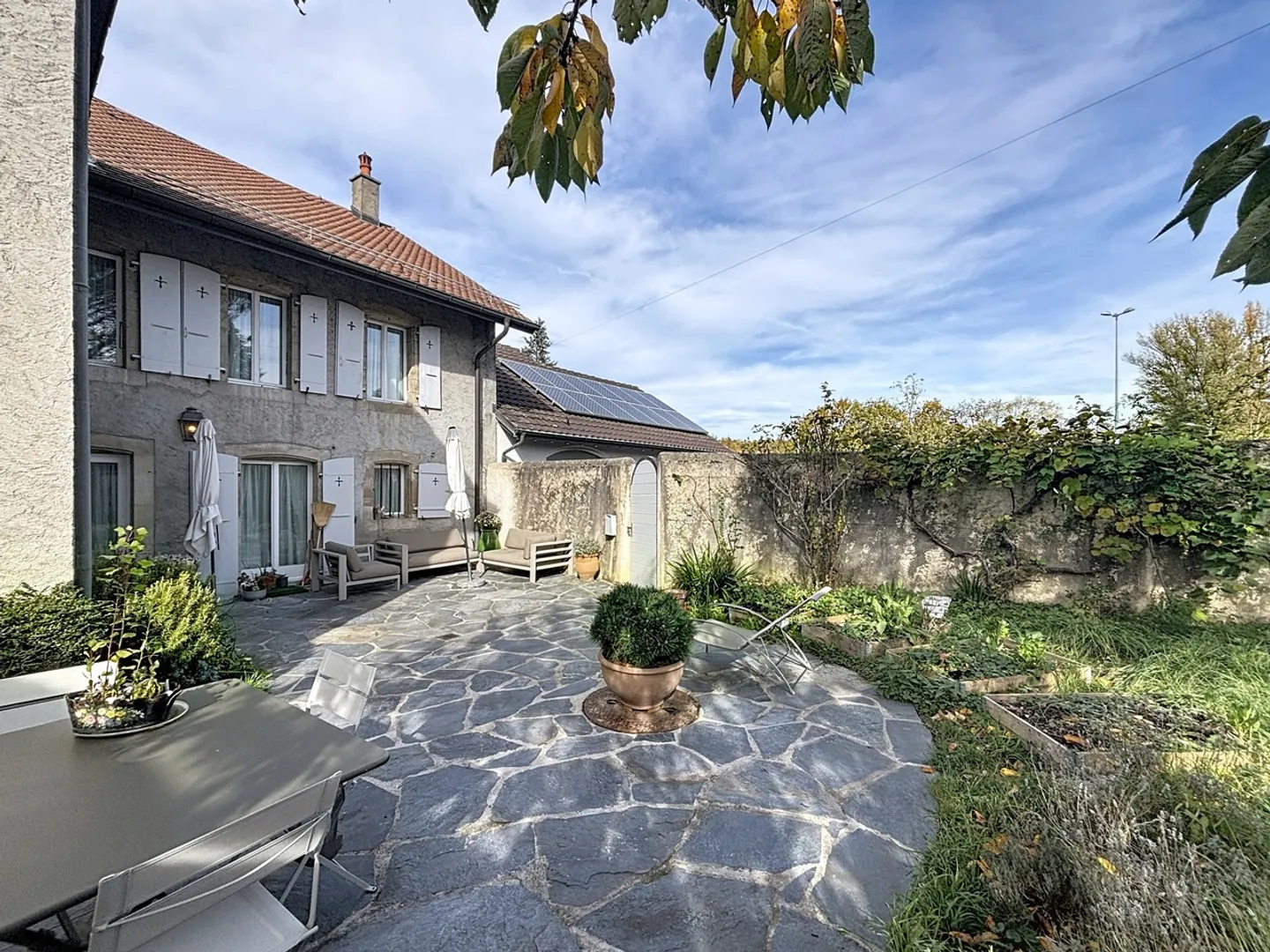 Maison Charmante avec Jardins - Photo 2 sur 13